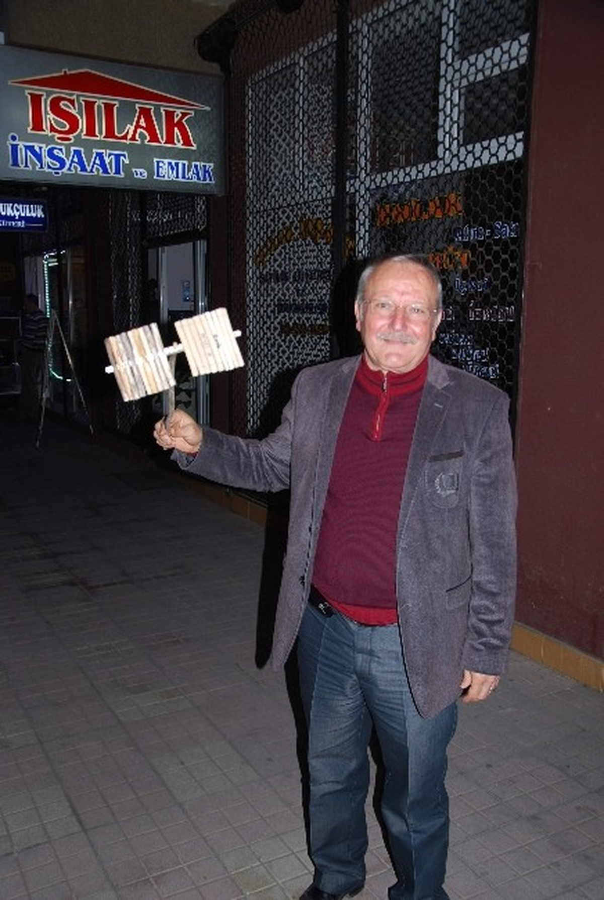 Aydınlı Ünlü Müteahhit Çocukluktaki Oyuncakları ile Stres Atıyor