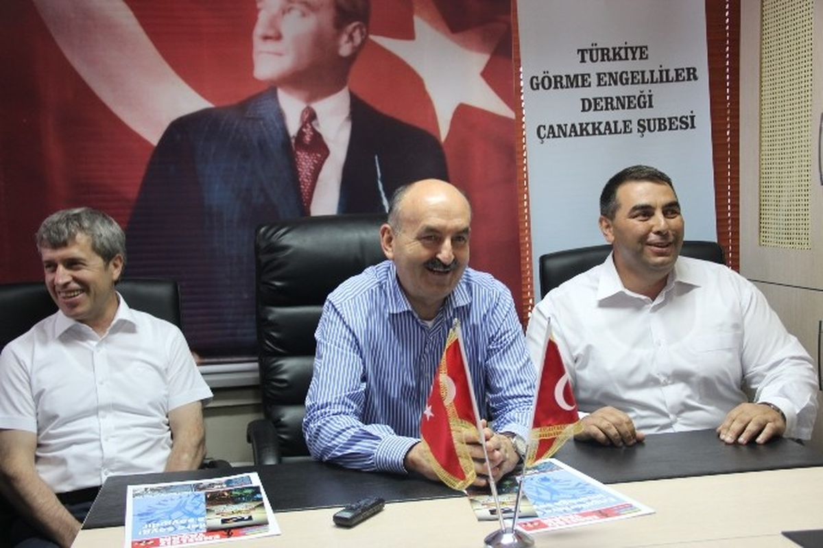 Bakan Müezzinoğlu, Çanakkale Görme Engelliler Derneğini Ziyaret Etti