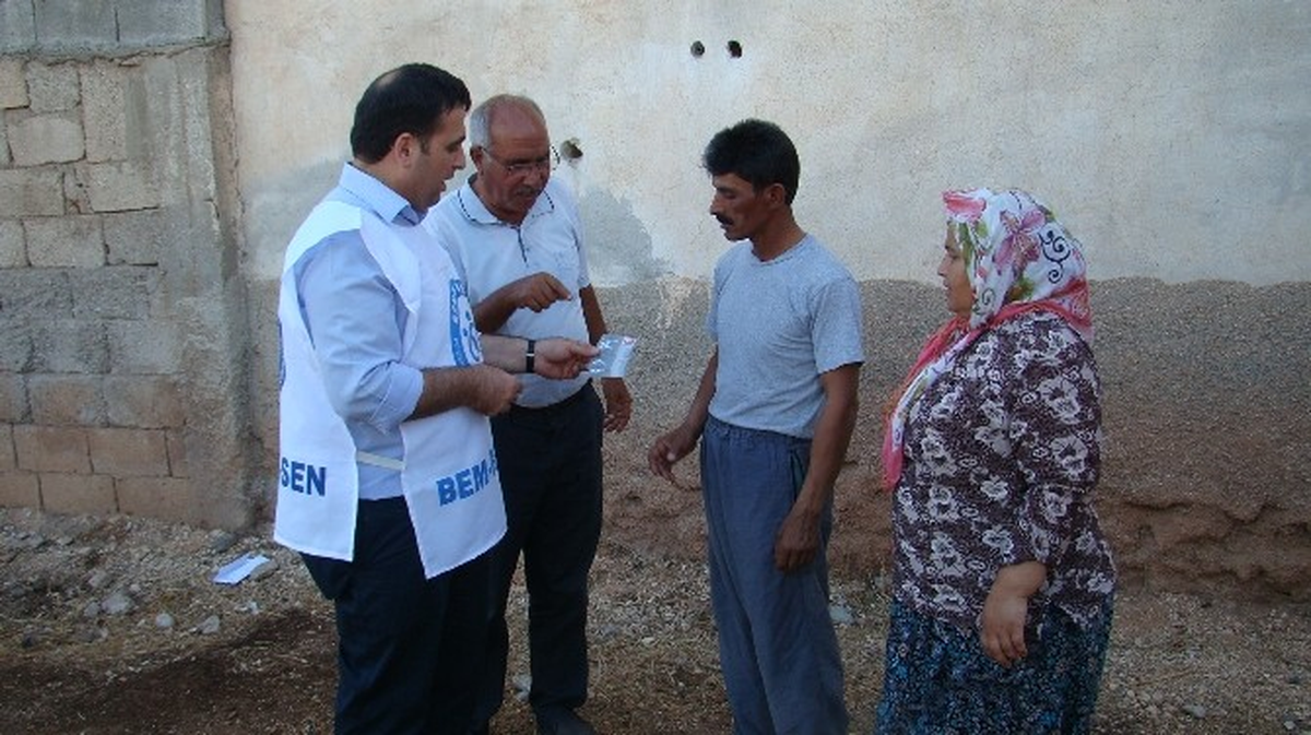 Bem Bir-Sen\'den Suriyeli Sığınmacılara Gıda Çeki