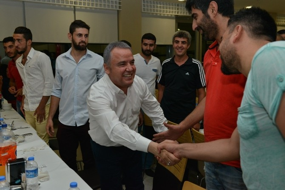 Konyaaltı Belediye Başkanından Şehit Aileleri ve Gazilere İftar