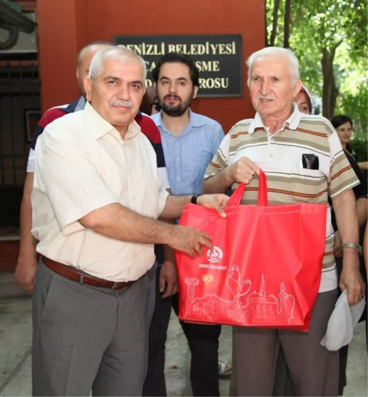 Büyükşehir Belediyesi Çölyak Hastalarına Gıda Dağıttı