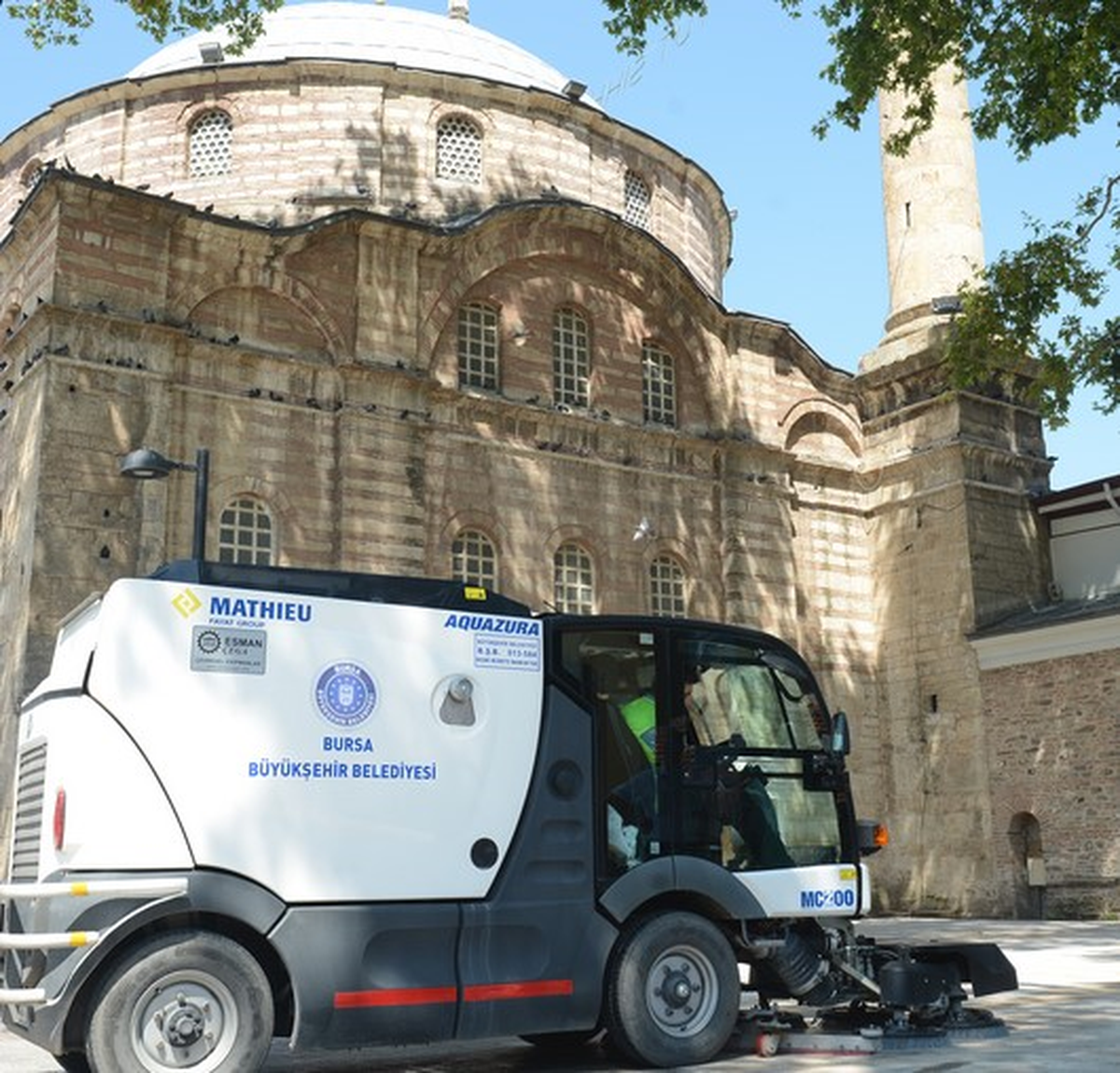 Cami Bahçeleri Gül Kokuyor