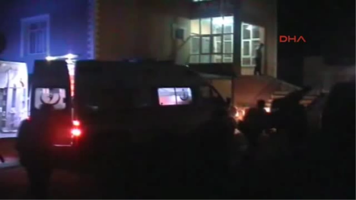 Çelikhan\'da Minibüse Silahlı Saldırı: 1 Ölü, 5 Yaralı