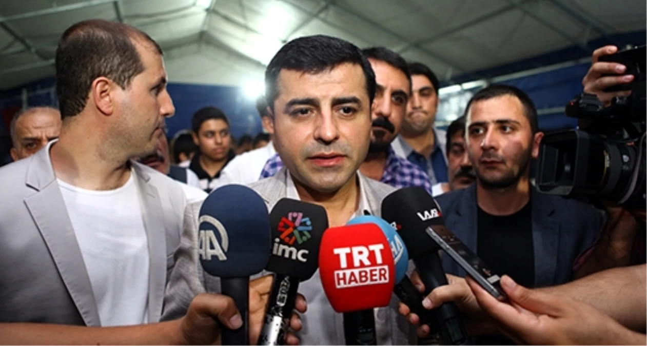 Cumhurbaşkanı Adayı ve Hdp Eş Genel Başkanı Demirtaş, Diyarbakır\'da