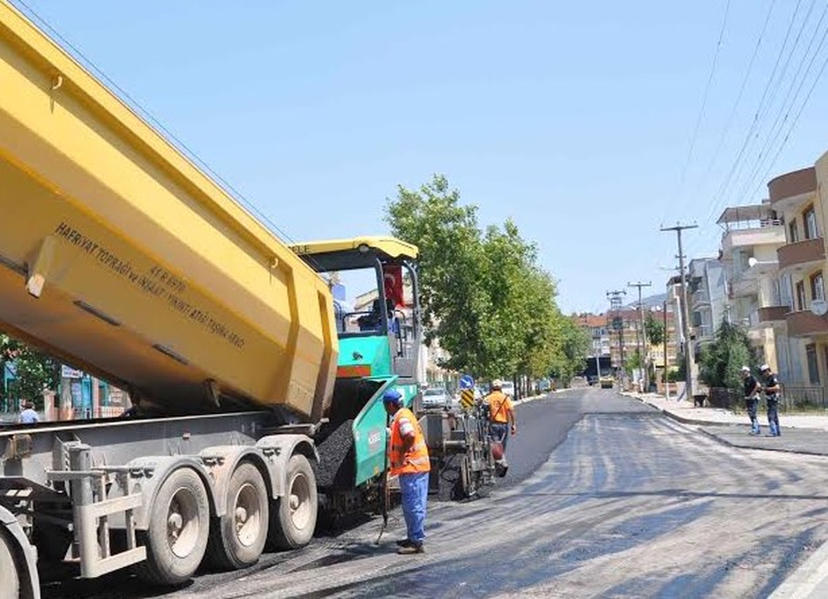 Derince\'de Piri Reis Caddesi Asfaltlandı