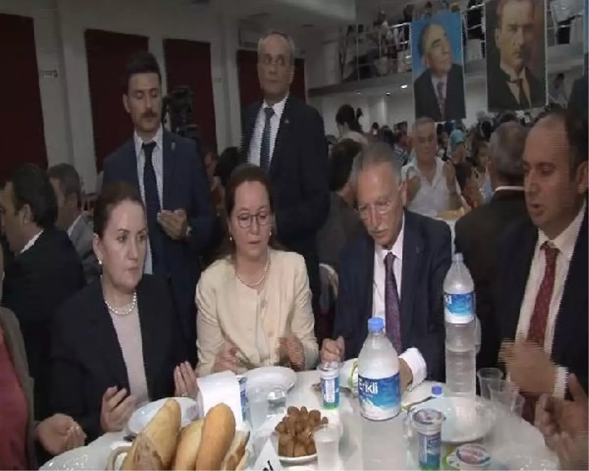 Ekmeleddin İhsanoğlu, Esenler\'de İftara Katıldı