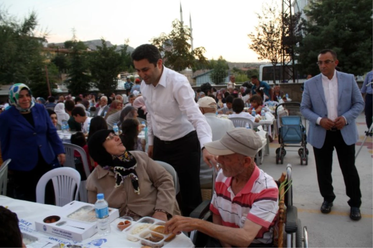 Tokat Belediye Başkanı Eroğlu, Vatandaşlarla Her Gün İftarda Buluşuyor
