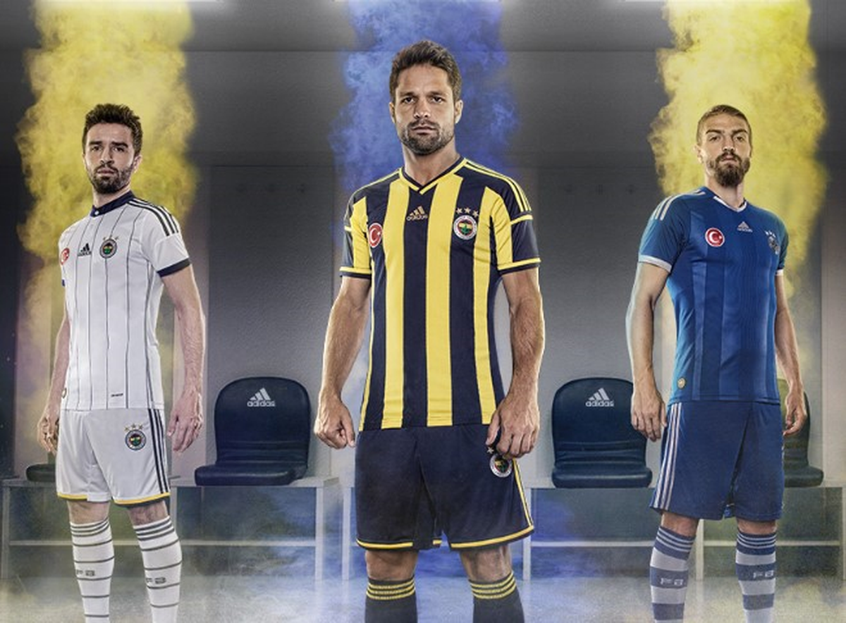 Fenerbahçe\'nin Yeni Sezon Formaları Taraftarlarla Buluştu