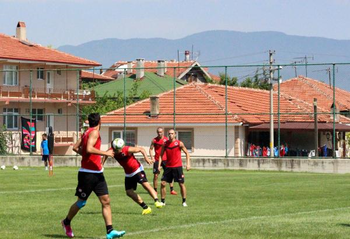 Gençlerbirliği Teknik Direktörü Kaplan Oyuncuların Pestilini Çıkardı