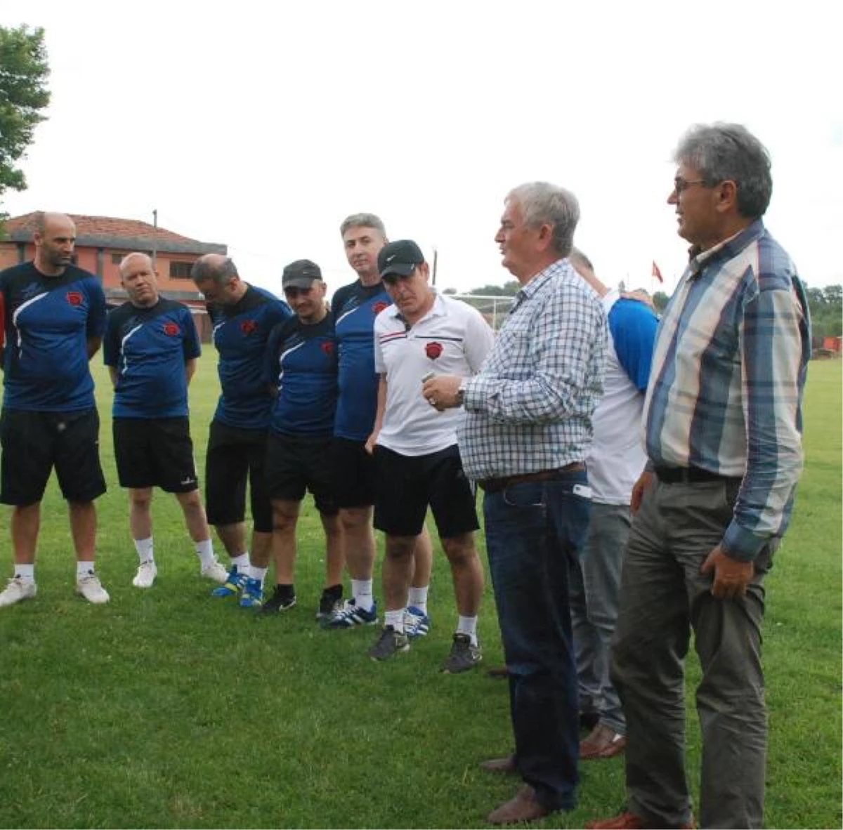 Gölcükspor Sahaya İndi