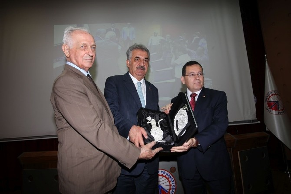 Gümrük ve Ticaret Bakanı Hayati Yazıcı Trabzon\'da İş Adamları ile Buluştu