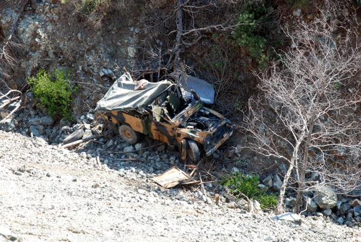 Hatay\'da Askeri Araç Uçuruma Yuvarlandı: 3 Yaralı