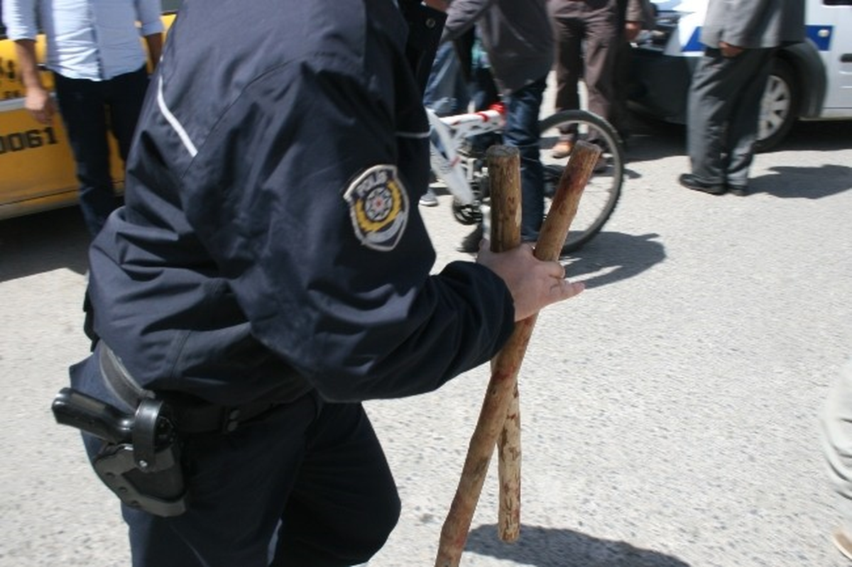 Iğdır\'da Polis Ekiplerine Taşlı, Sopalı Saldırı
