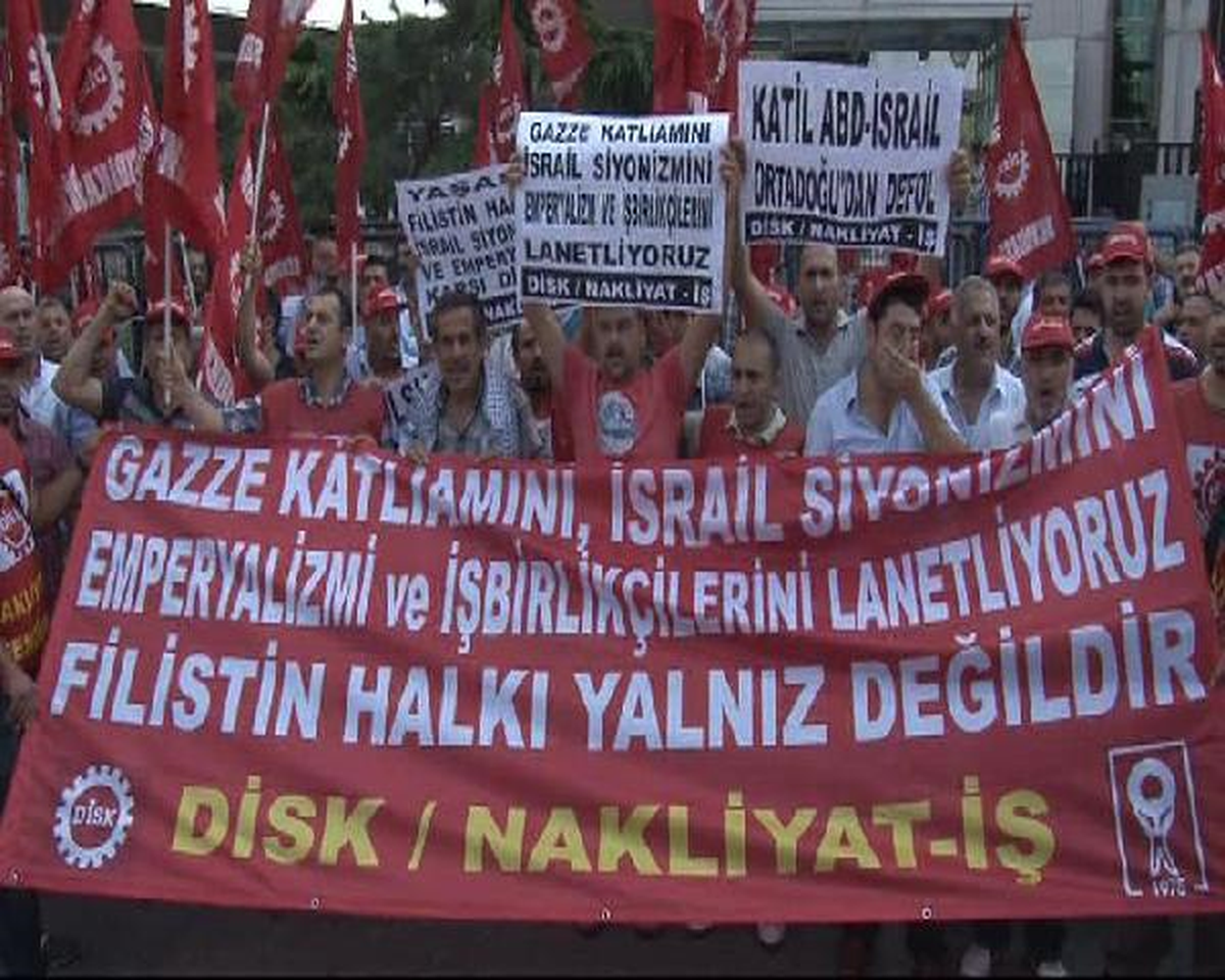 İsrail Başkonsolosluğu Önünde İsrail Bayraklarını Yaktılar