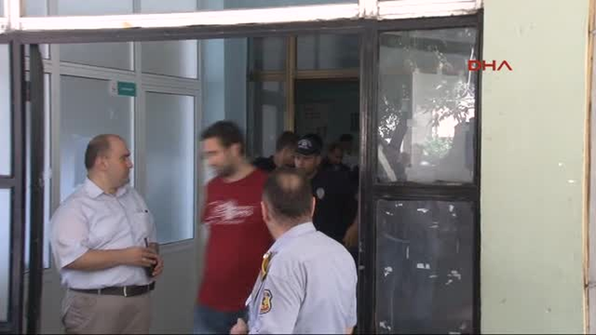 Gözaltında Bulunan Polis Sağlık Kontrolünden Geçti