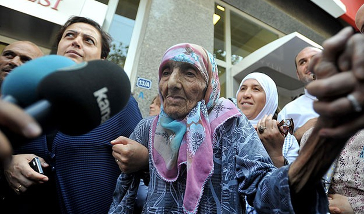 Kefen Parasını Başbakan\'a Gönderen Kadın Suriyelilere de Evini Açtı