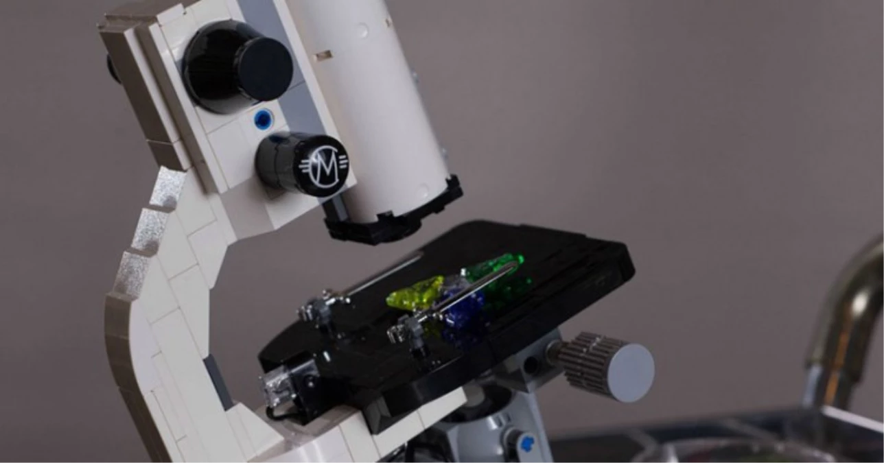 Lego Parçalarından Çalışan Bir Mikroskop