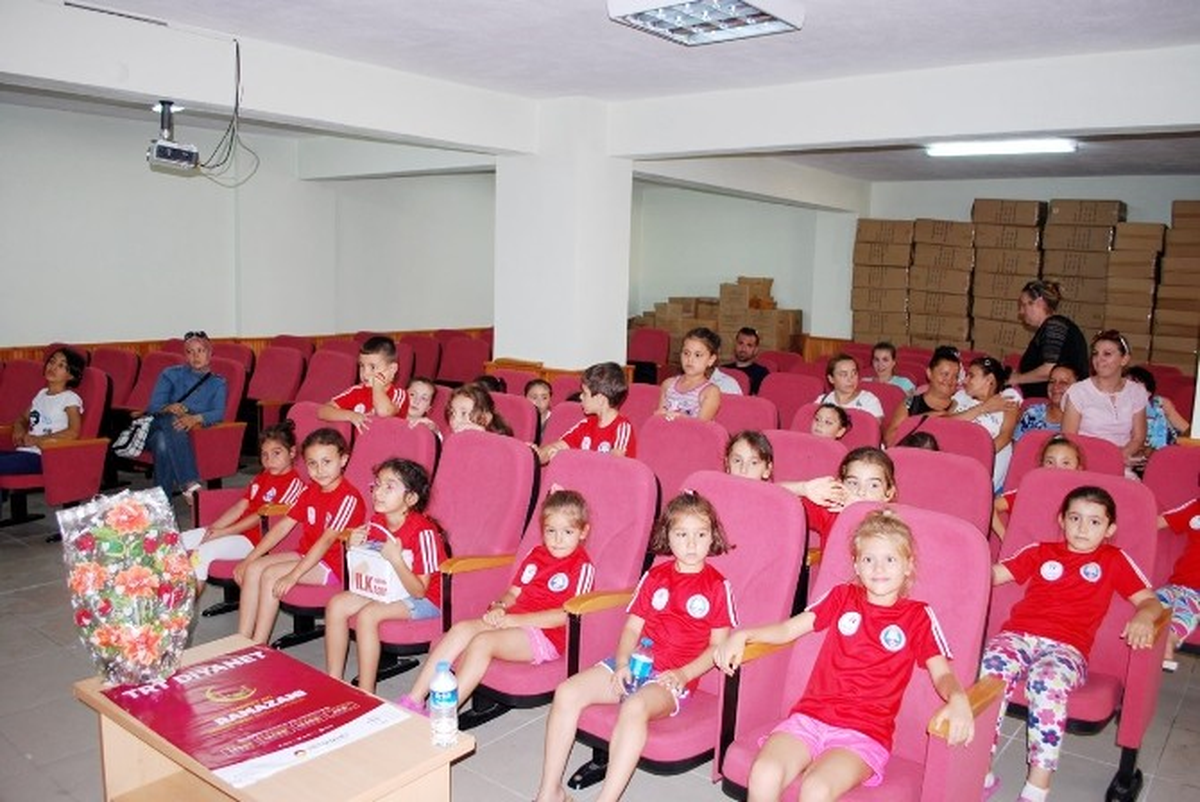 Minik Sporcular Gazze İçin Kumbaralarını Boşalttı