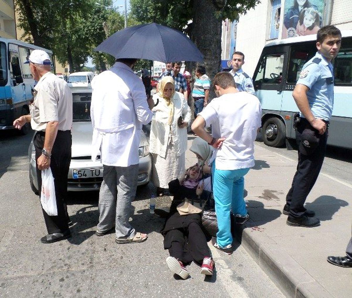 Otomobilin Çarptığı Bayan Yaralandı