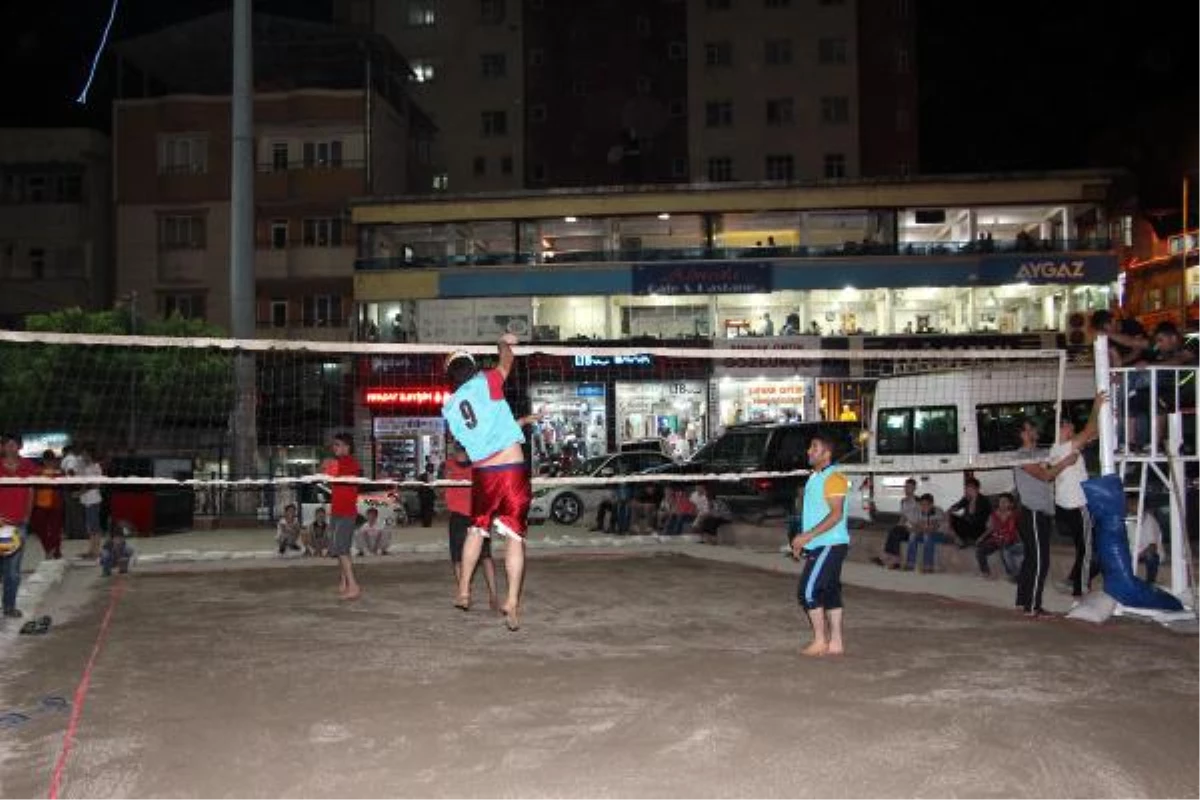 Şırnak\'ta Plaj Voleybolu Turnuvası