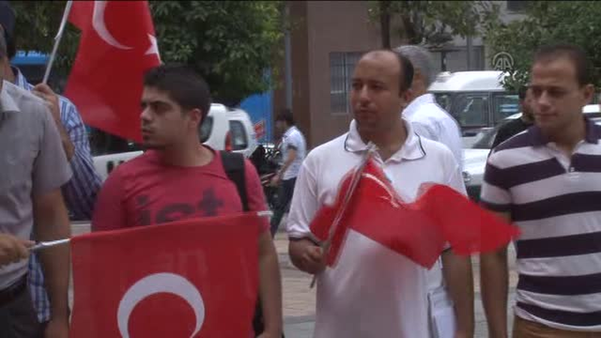 Adana\'da Suriyelilerden Türkiye\'ye Teşekkür