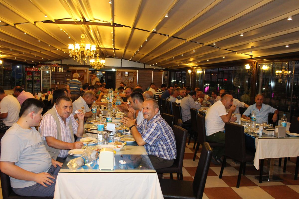 Taksi ve Dolmuş Şoförleri İftar Yemeğinde Bir Araya Geldi