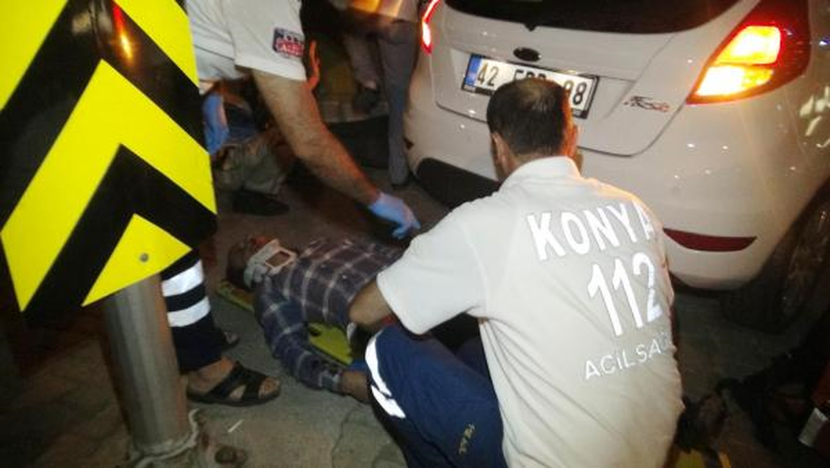 Virajı Alamadı Kaldırımda Yürüyen 2 Kişiye Çarptı