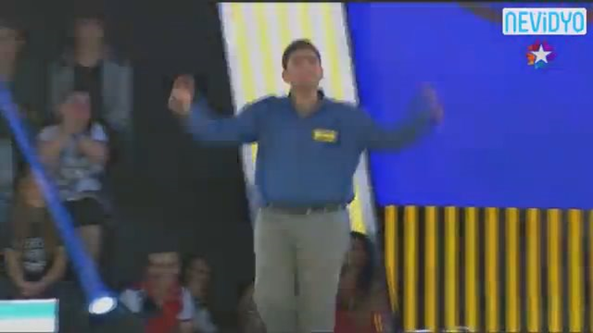 Yarışmacı, Stüdyoya Marşla Girdi!