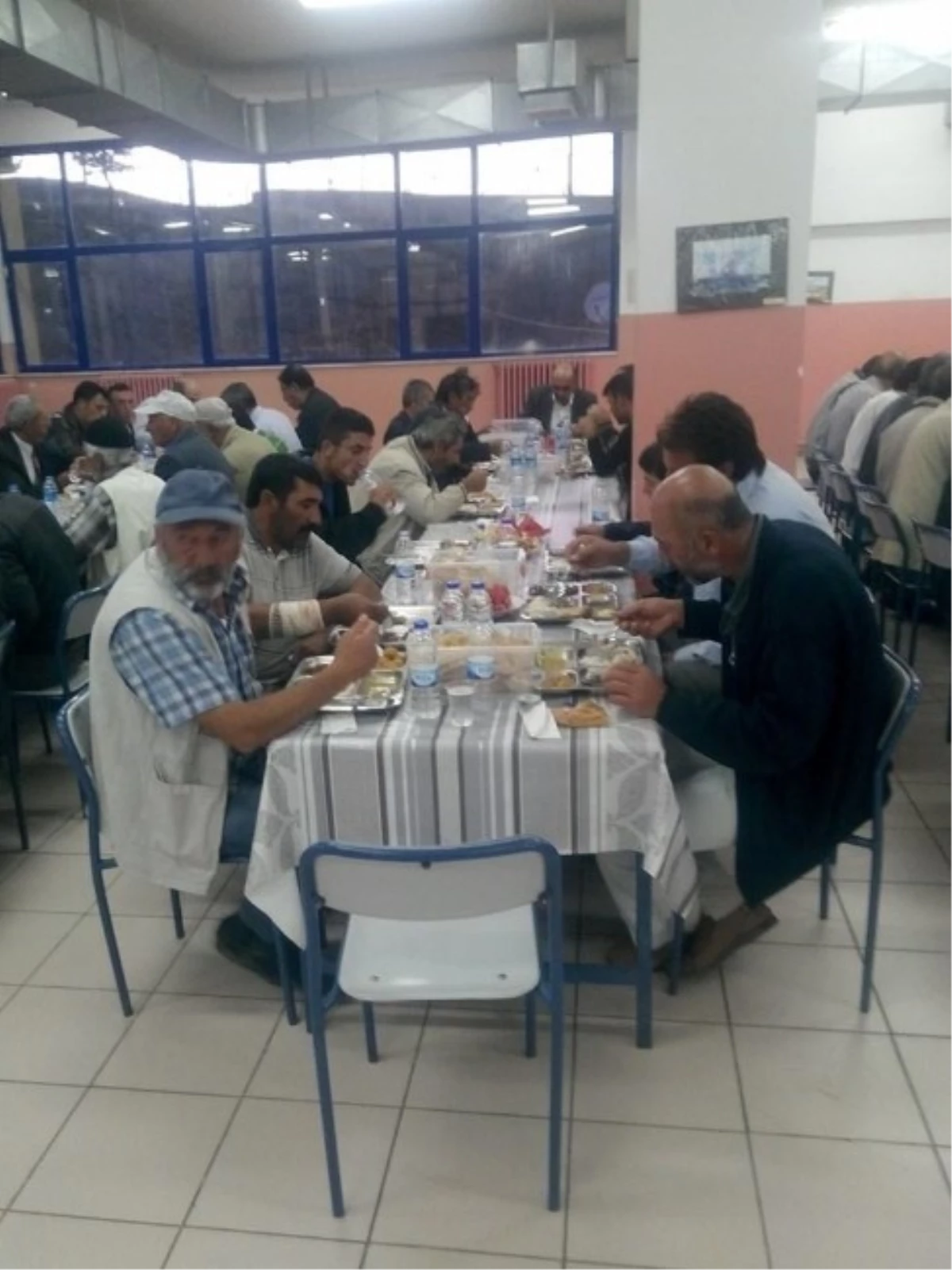 AK Parti Demirözü İlçe Teşkilatından İftar Yemeği