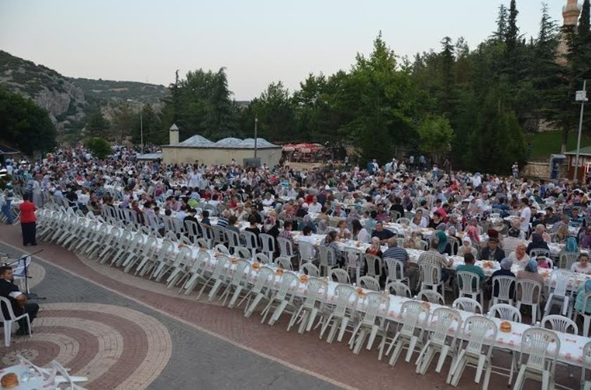 AK Parti Genel Başkan Yardımcısı Gül, Kadir Gecesi Halk ile İftar Açtı