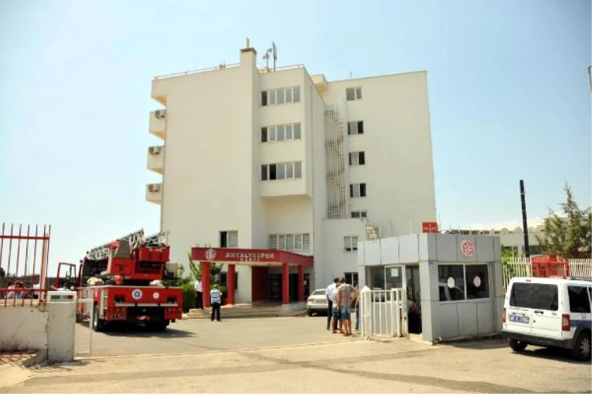 Antalyaspor Tesislerinde Yangın Paniği
