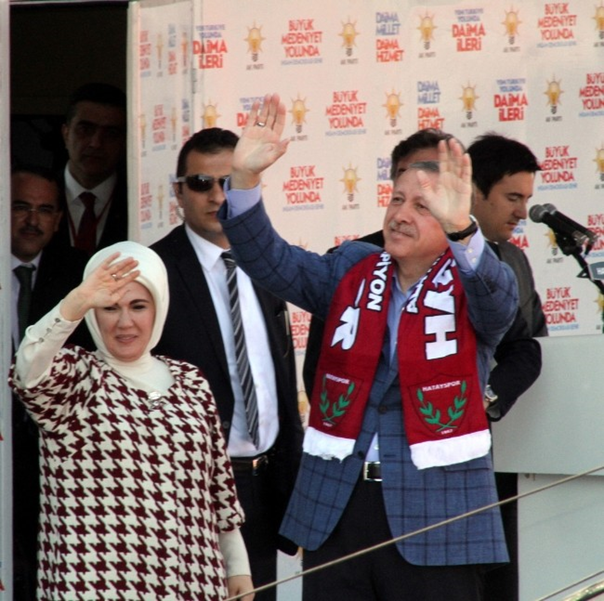 Küçük Zeynep Harçlığını Başbakan Erdoğan\'a Bağışladı