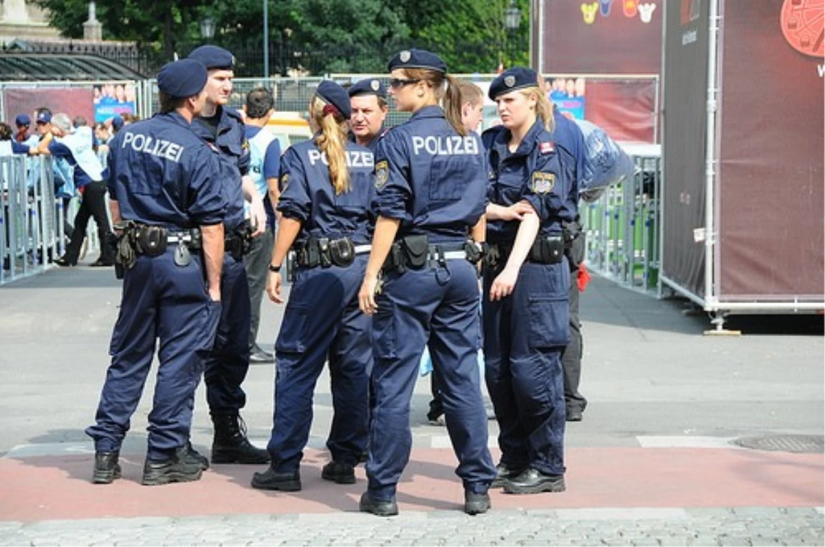 Avusturya Polisinde Irkçılık: Türkler\'e Uyarı Yok, Doğrudan Ceza
