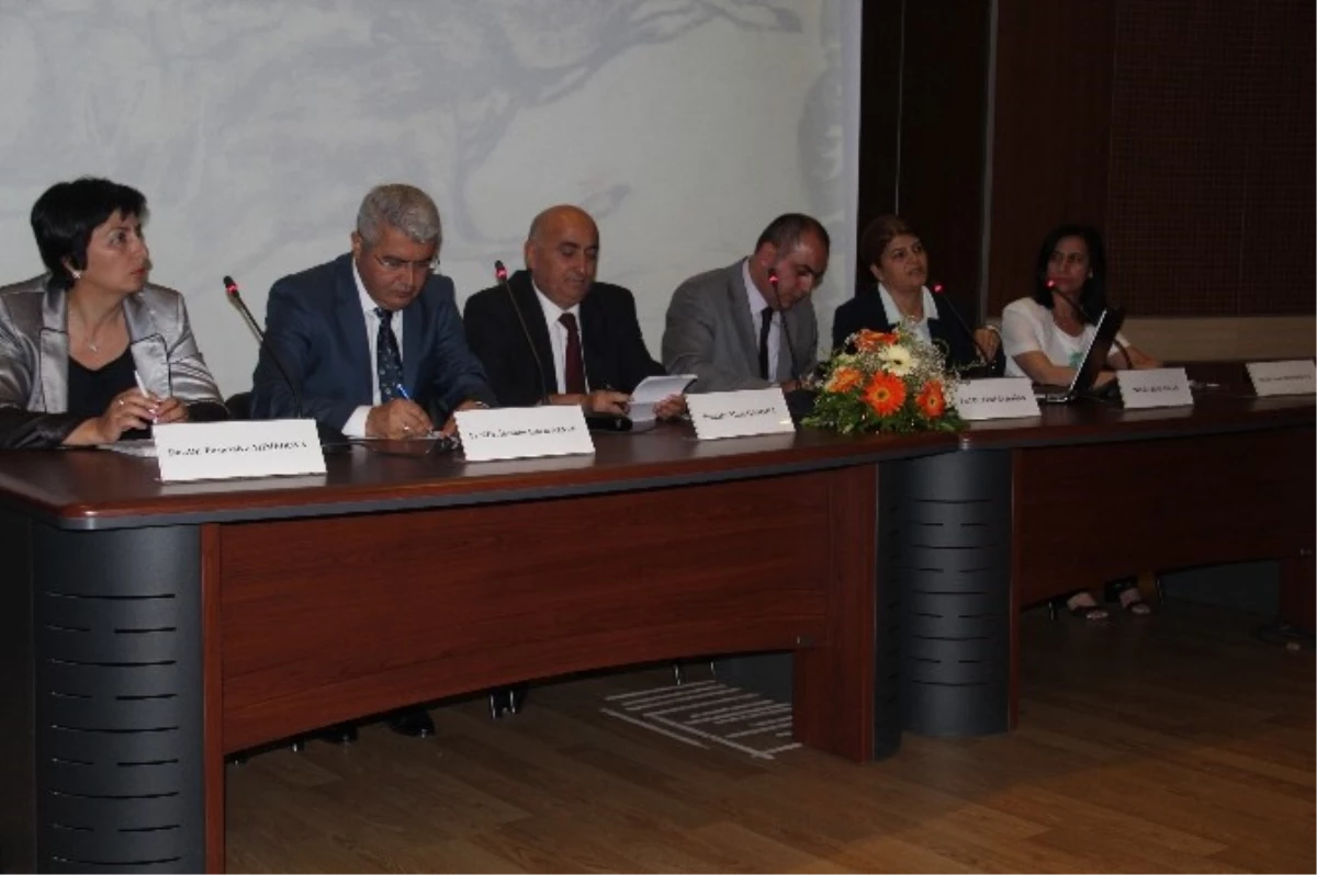 Azerbaycan\'dan Kardeş Yardımı "Milli Mücadele Yıllarında Azerbaycan\'ın Erzurum\'a Yardımları" Paneli