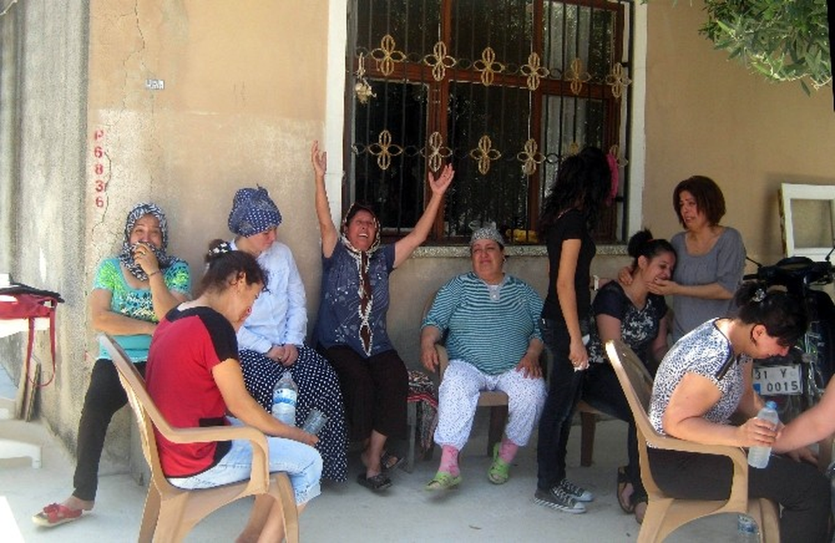 Babasını ve Yengesini Pompalı Tüfekle Öldürdü