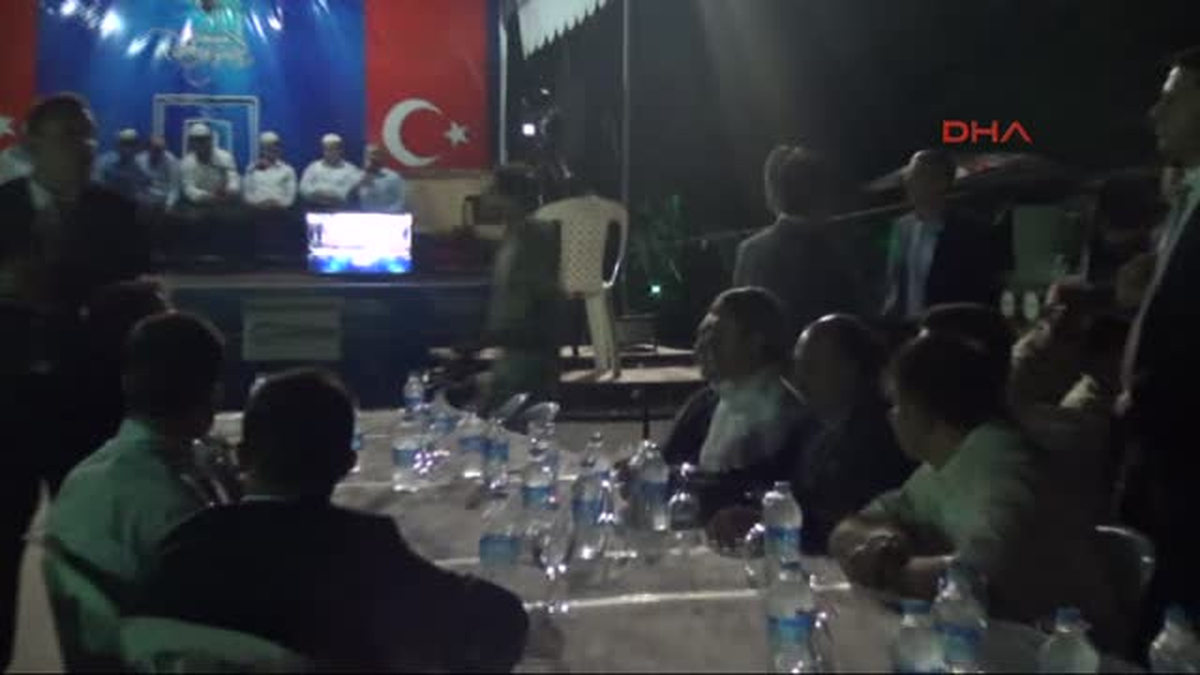 Bakan Müezzinoğlu Sokak İftarına Katıldı, Şehitlikte Teravih Kıldı