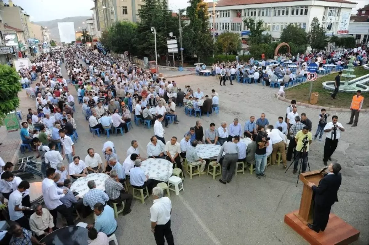 Başkan Akyürek İftarda Yunaklılarla Buluştu