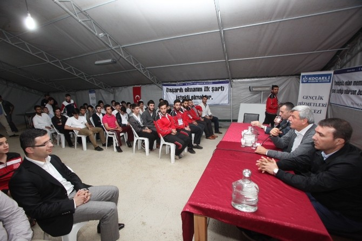 Başkan Karaosmanoğlu, Aytepe\'de Gençlerle Buluştu