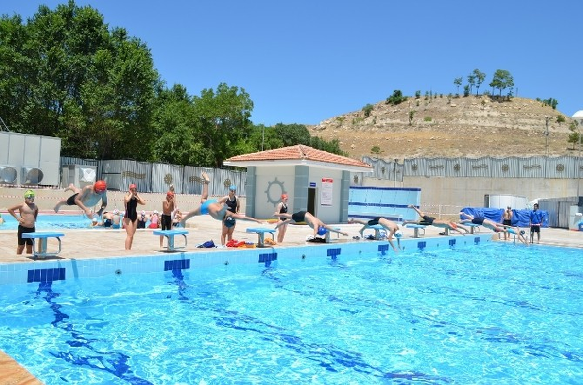 Bayramda Resmi Havuz Açık