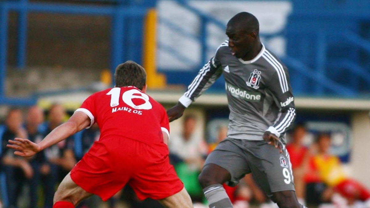 Beşiktaş\'ta Demba Ba Sahada
