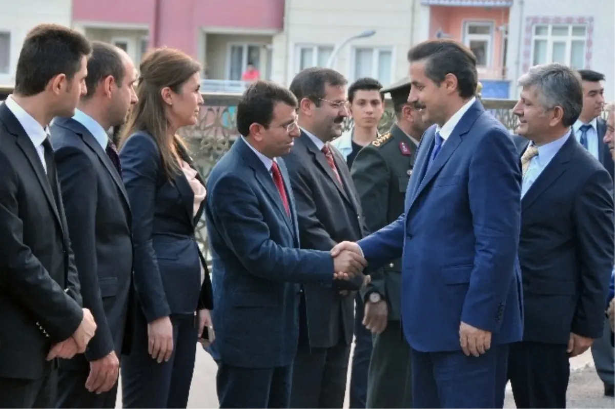 Bakan Çelik Gümüşhane\'de 3 Bin Kişiyle İftar Yaptı