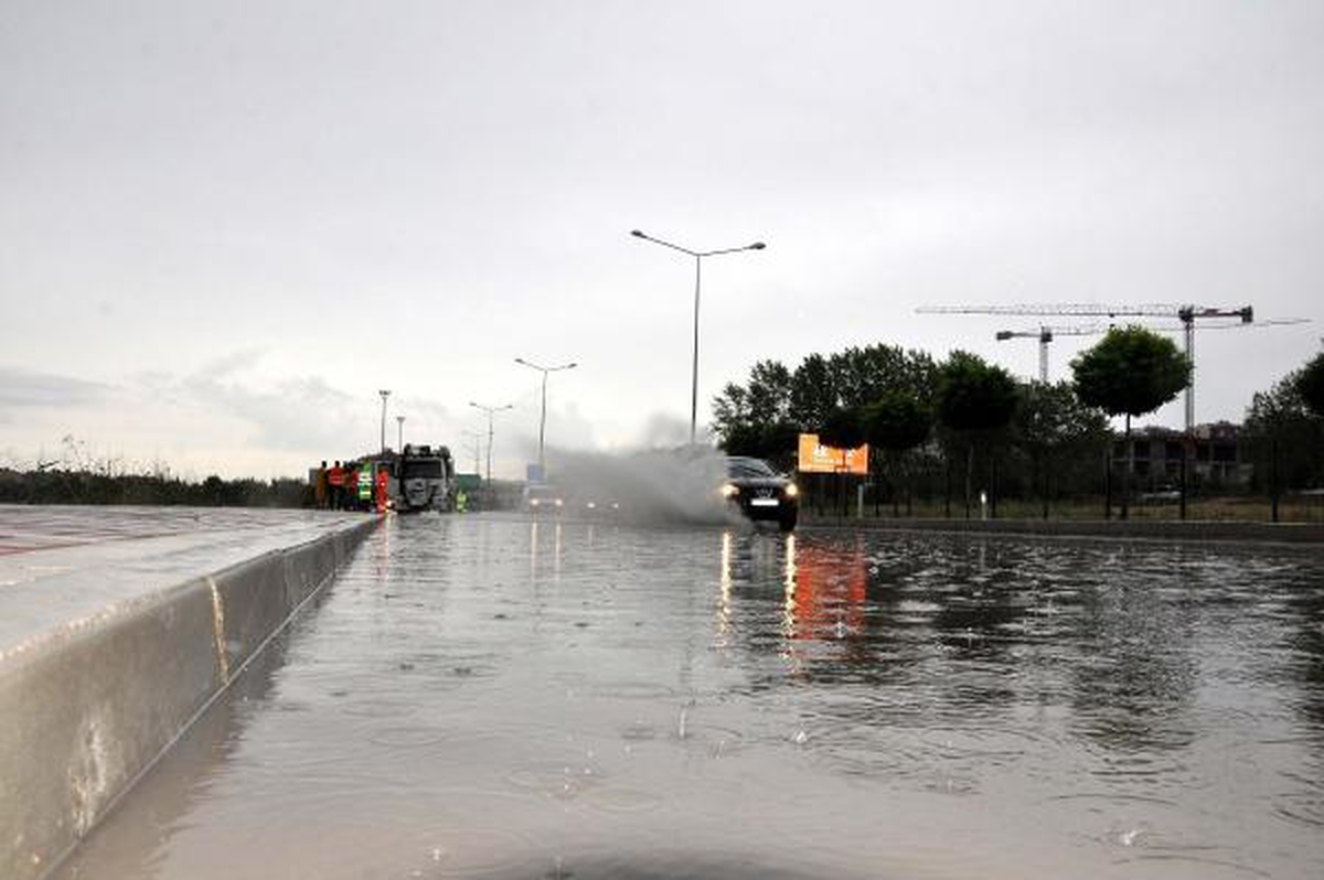 Çanakkale\'de Sağanak Yağmur