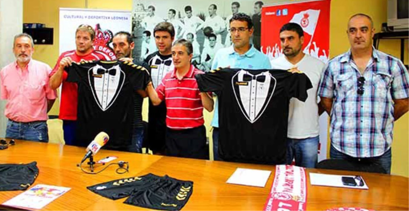 CD Leonesa\'nın Smokin Görünümlü Forması