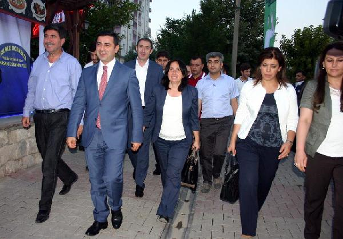 Demirtaş: Başbakan\'ın Kampanyasına Zorla Bağış Yaptırılıyor