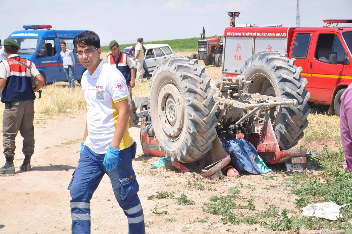 Devrilen Traktörün Altında Kalan Çocuk Öldü