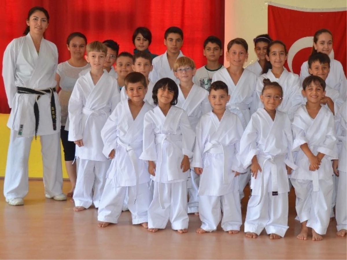İzmir Dikili\'de Karate-Do Eğitimi