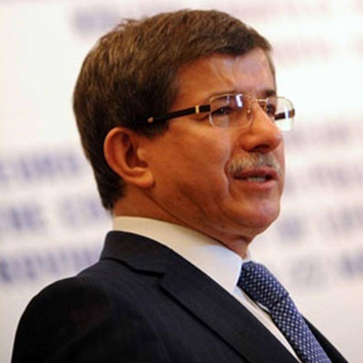 Dışişleri Bakanı Davutoğlu, Fransa\'ya Gidiyor