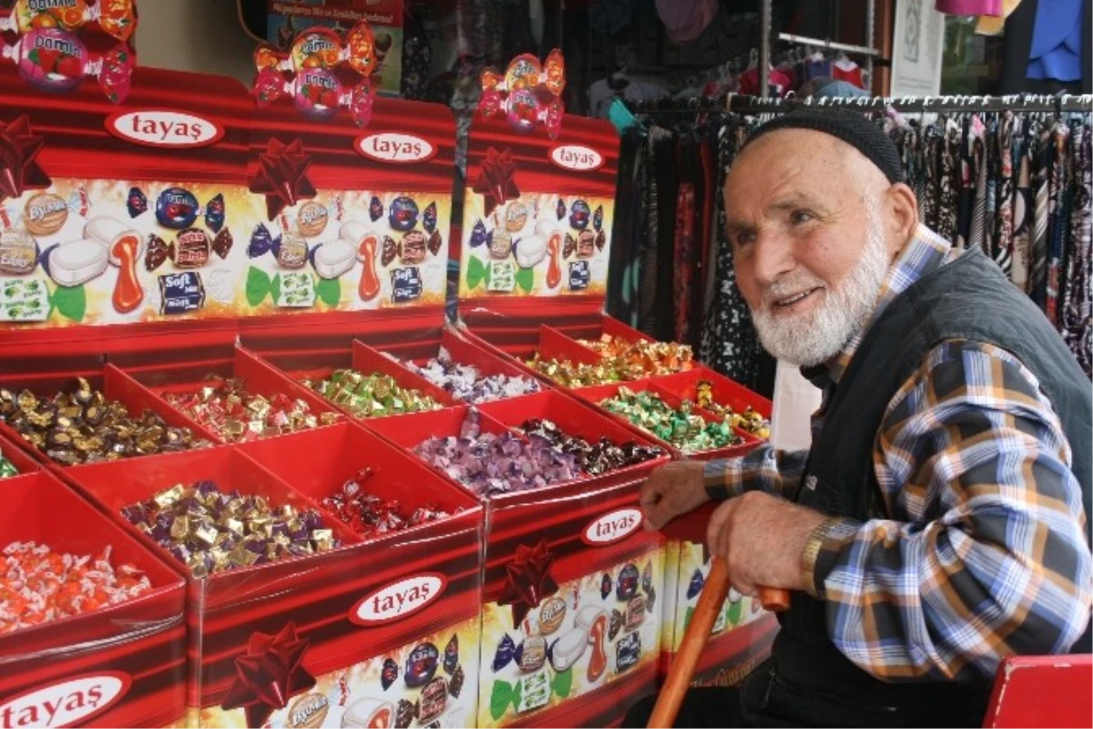 Düzce\'de Bayram Şekerleri Tezgahlardaki Yerini Aldı