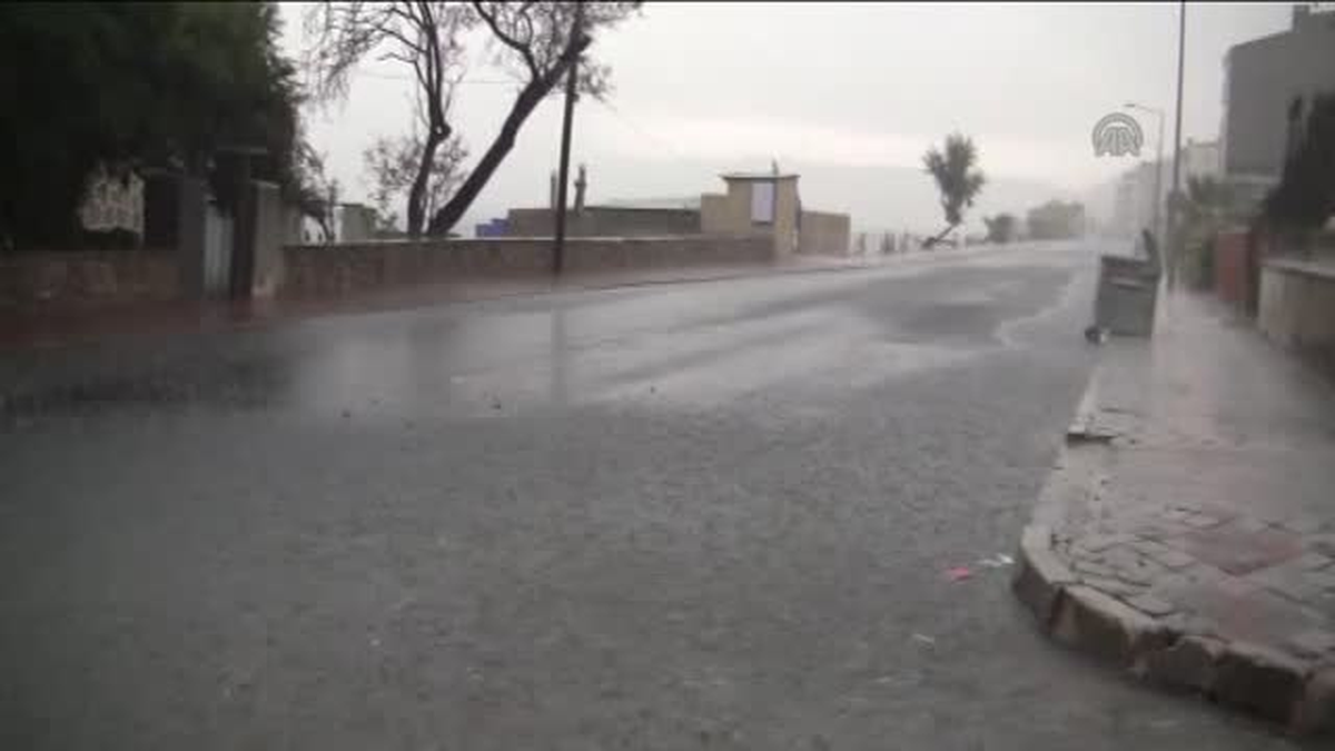 Eceabat\'ta Kuvvetli Yağış