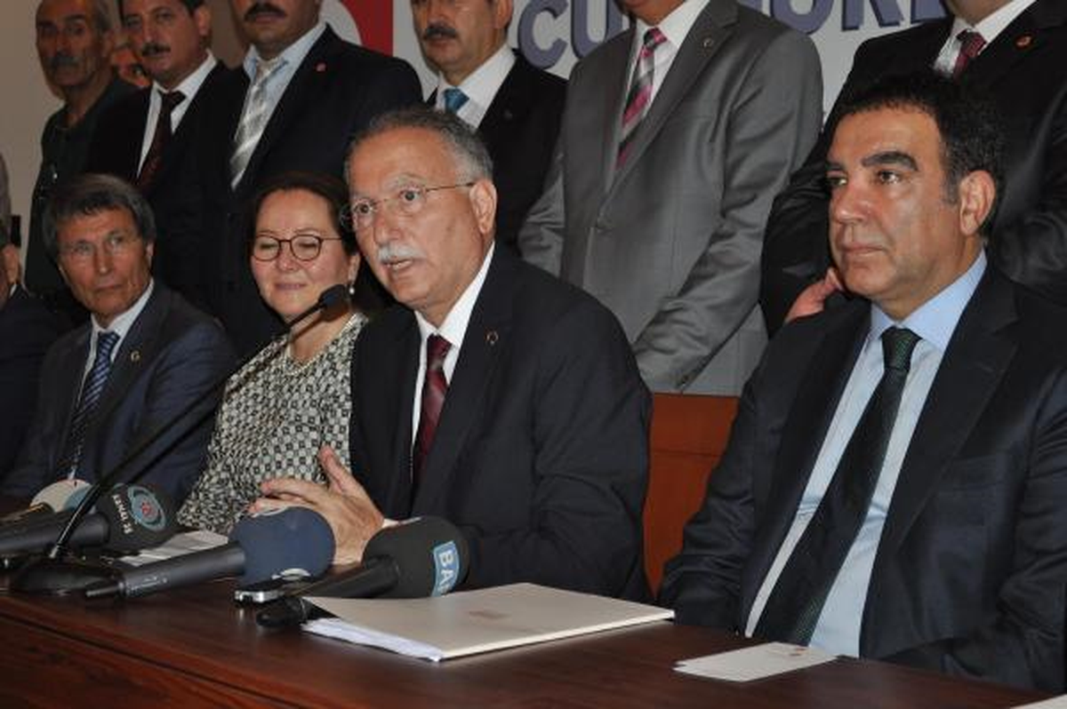 Ekmeleddin İhsanoğlu: \'Bana Kara İftira Atıyorlar, Kimseye Minnet Borcum Yok\'
